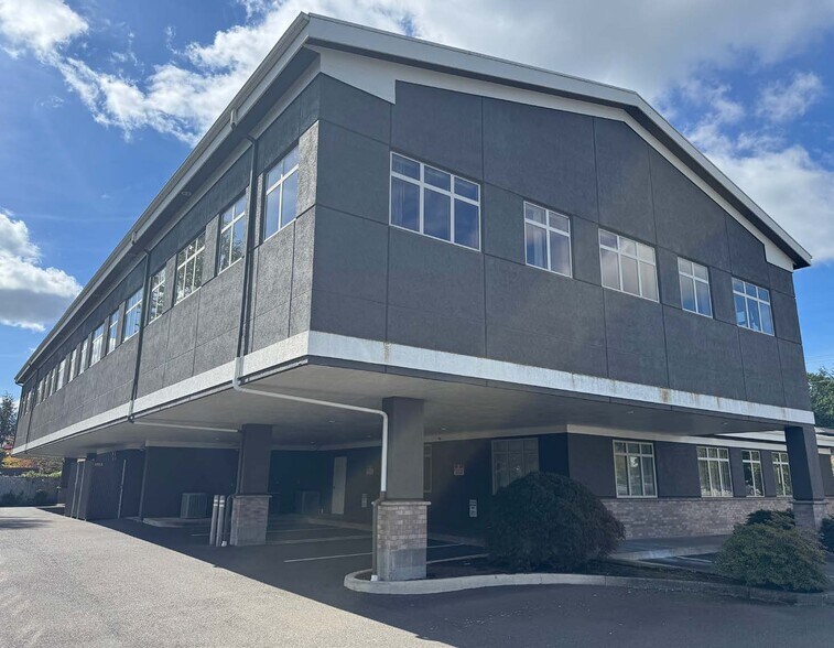 More Photos Of 2720 Commercial St, Salem Medical For Lease