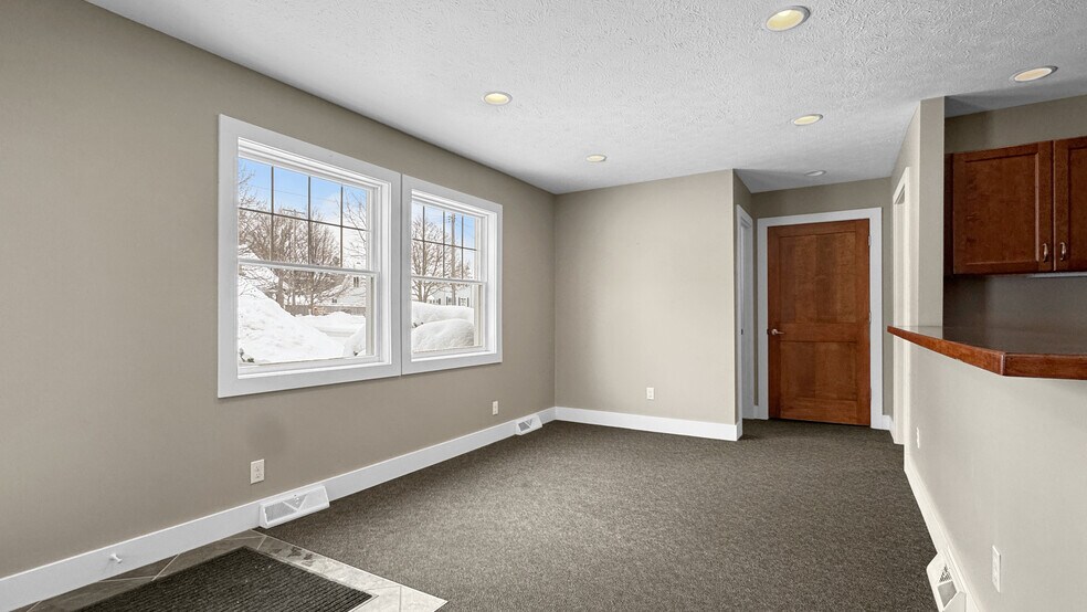 More Photos Of 118 Stimson St, Cadillac Office For Sale