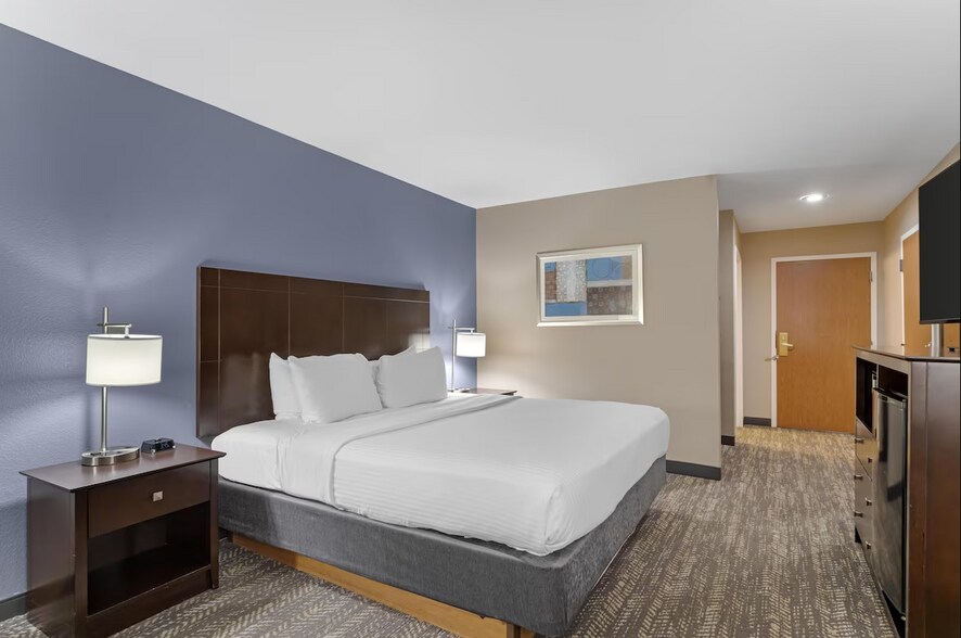 More Photos Of 5131 University Pky, Natchitoches Hotel For Sale
