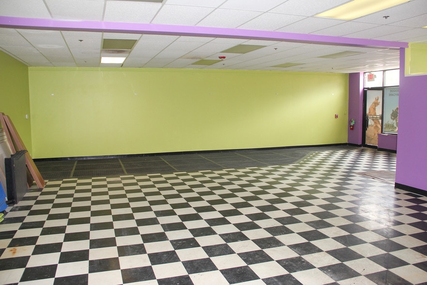More Photos Of 1500-1538 W Algonquin Rd, Palatine Unknown For Lease