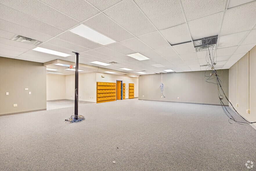 More Photos Of 1709 S Rock Rd, Wichita Medical For Sale