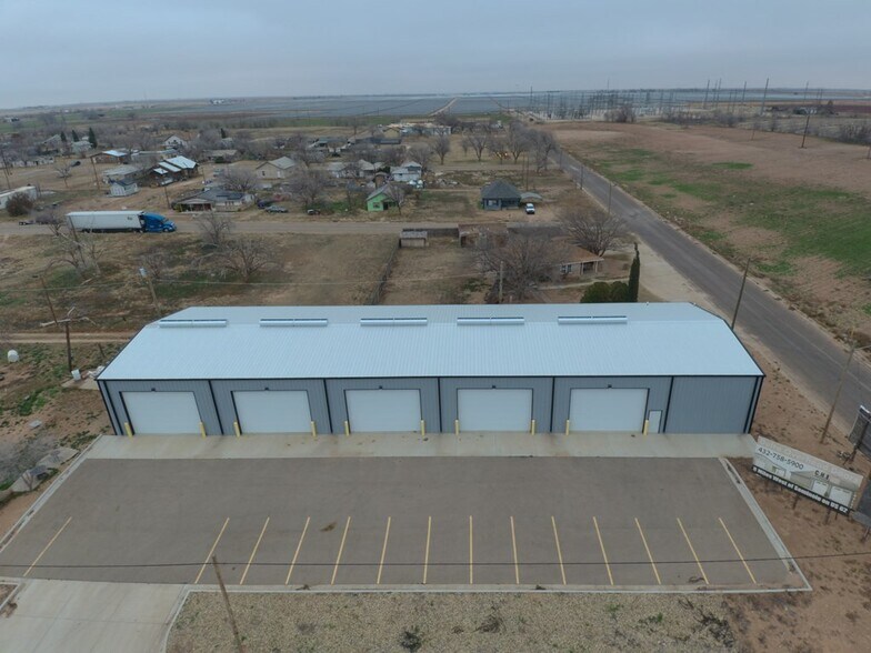 More Photos Of 1509 Lynn Ave, Lamesa Industrial For Sale