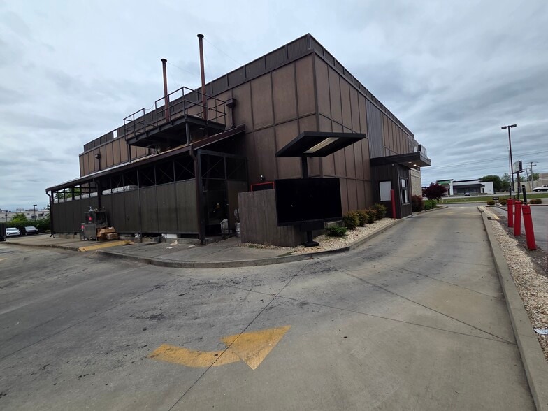 More Photos Of 2450 Scottsville Rd, Bowling Green Restaurant For Lease