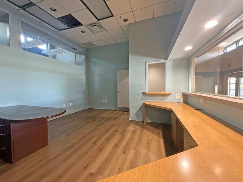 More Photos Of 177 Burt Rd, Lexington Medical For Sale