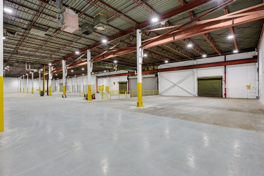 More Photos Of 11245 Indian Trl, Dallas Distribution For Lease