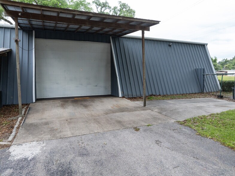 More Photos Of 2832 S Main Blvd, Lake City Auto Repair For Sale