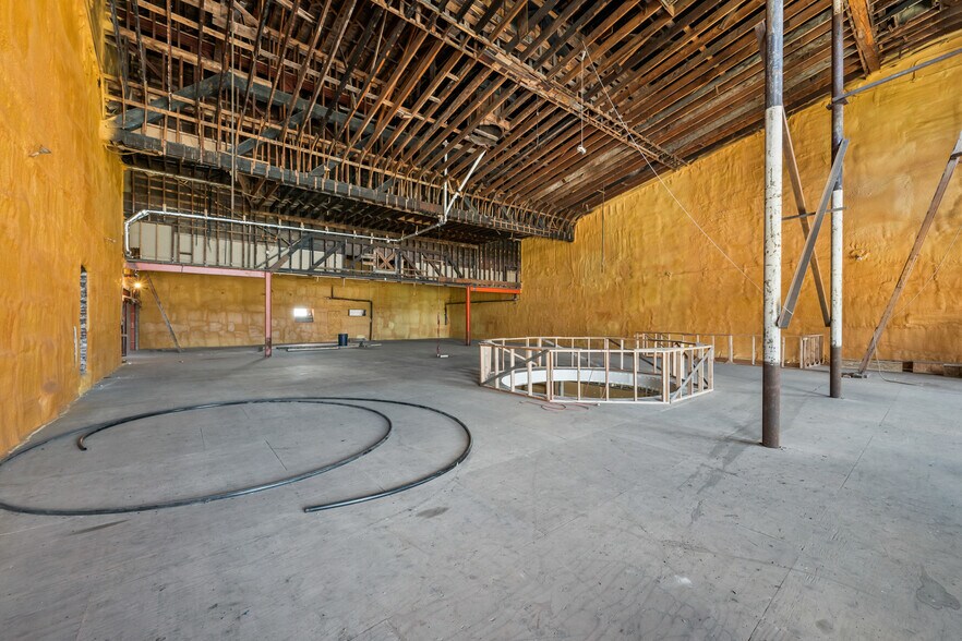 More Photos Of 198-204 Main st, Berlin Specialty For Sale
