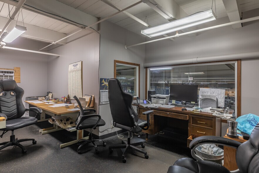 More Photos Of 24000 Lakeland Blvd, Euclid Manufacturing For Sale