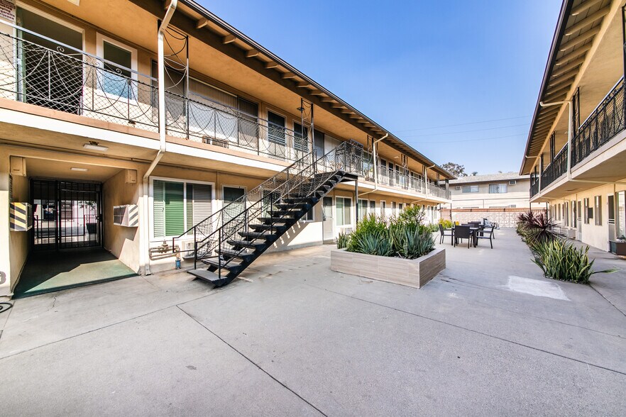 More Photos Of 618-620 W Route 66, Glendora Apartments For Sale