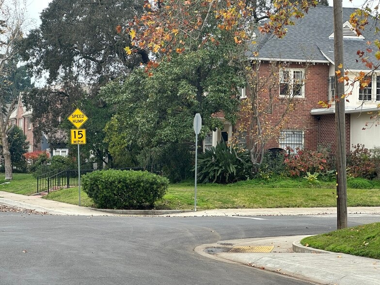 More Photos Of 150 W Stadium Dr, Stockton Apartments For Sale