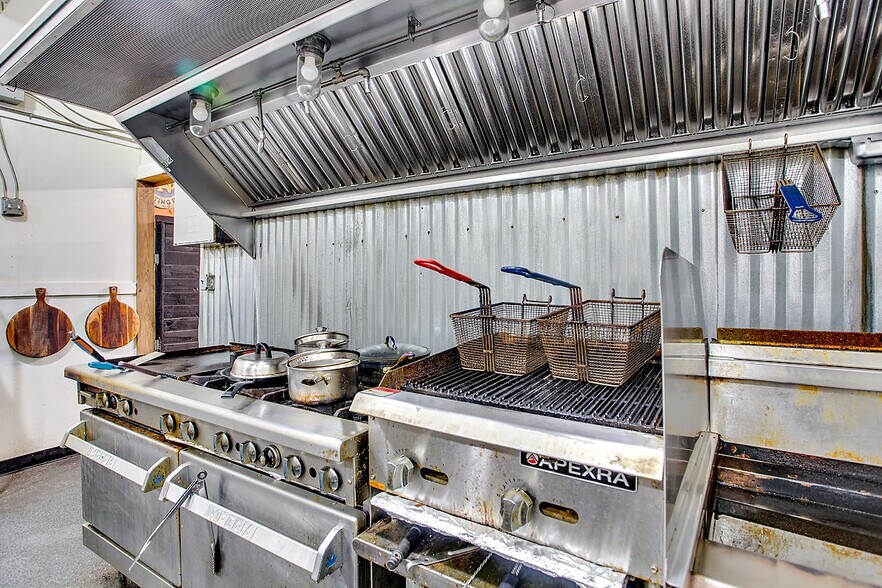 More Photos Of 418 Washington St, Chattahoochee Storefront For Sale