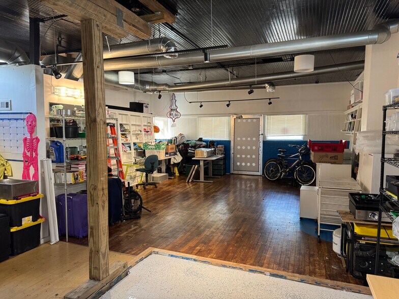 More Photos Of 81 N Mill St, Kansas City Storefront Retail Office For Sale