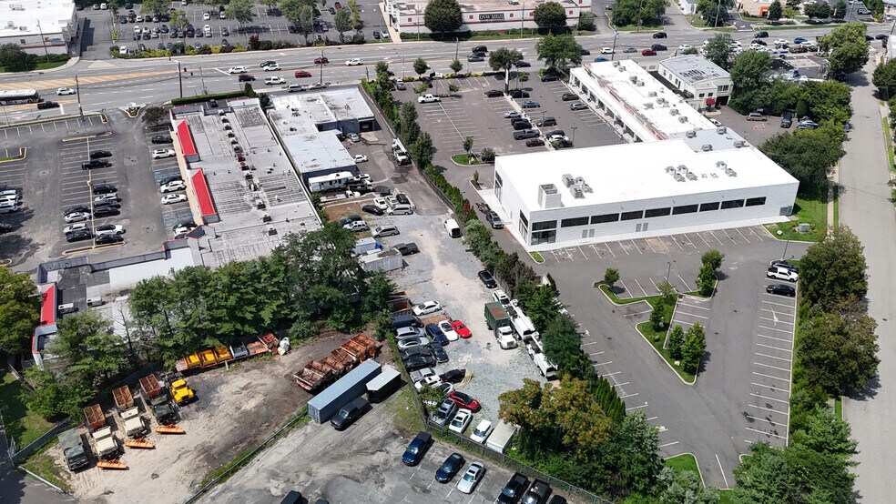 More Photos Of 1850 E Jericho Tpke, Huntington Auto Repair For Sale