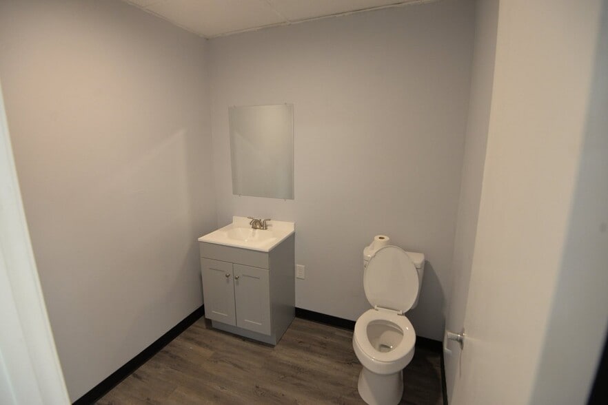 More Photos Of 4652B Jonesboro Rd, Forest Park Specialty For Lease