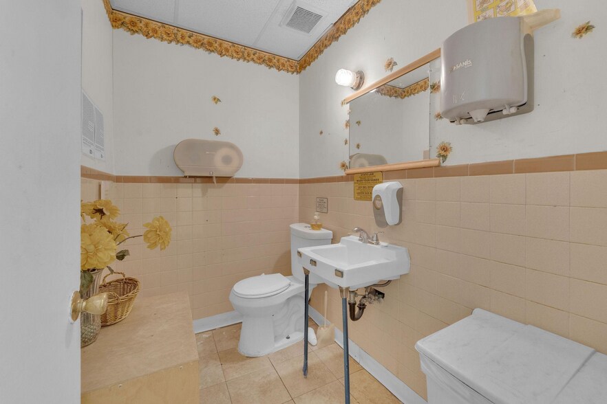 More Photos Of 309 Vine St, Camden Daycare Center For Sale