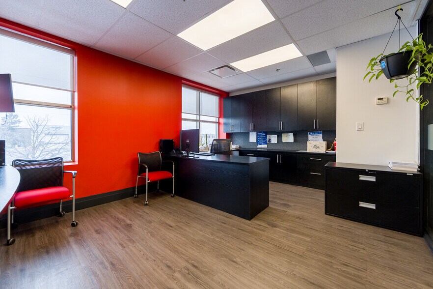 More Photos Of 7015 Tranmere Dr, Mississauga Warehouse For Sale