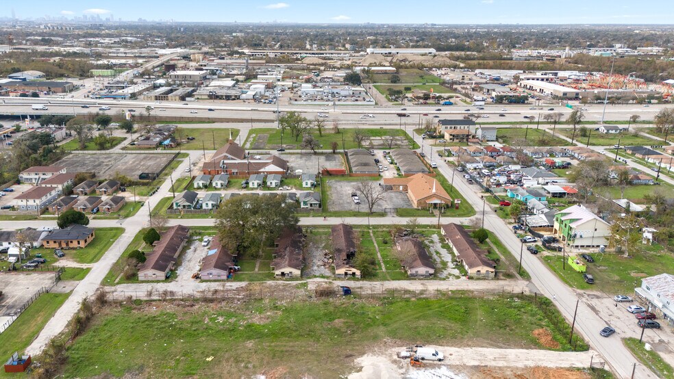 More Photos Of 3121 Brewster St, Houston Apartments For Sale