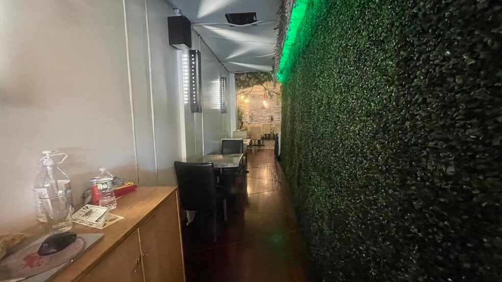 More Photos Of Manhattan Avenue Ave @ Norman Avenue, Brooklyn General Retail For Lease