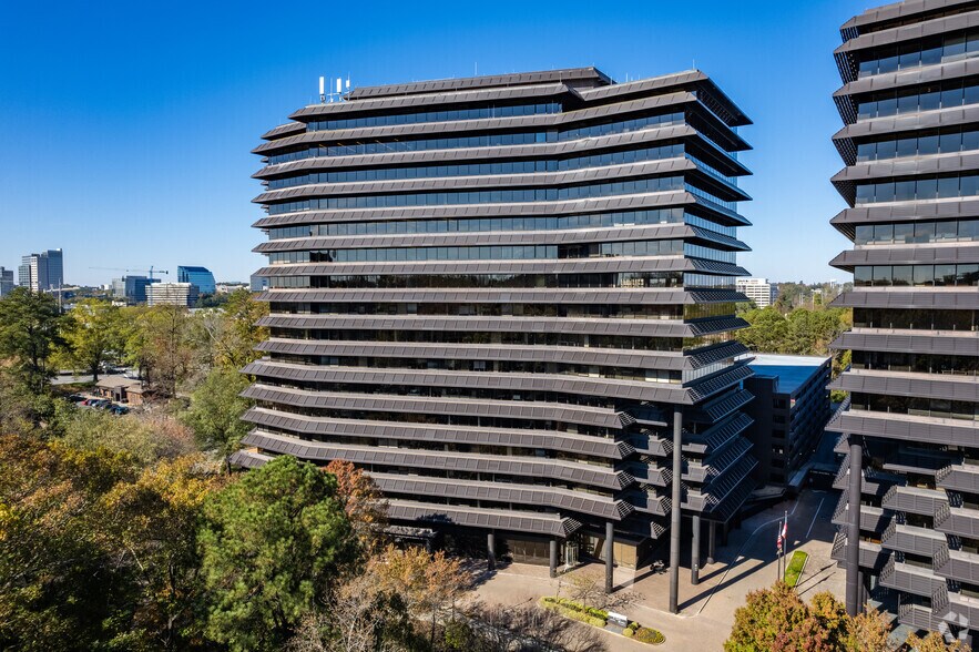 Primary Photo Of 1 Ravinia Dr, Atlanta Office For Lease