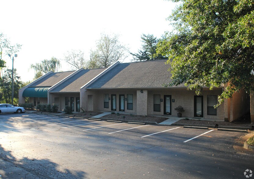 More Photos Of 770 Old Roswell Rd, Roswell Office For Lease
