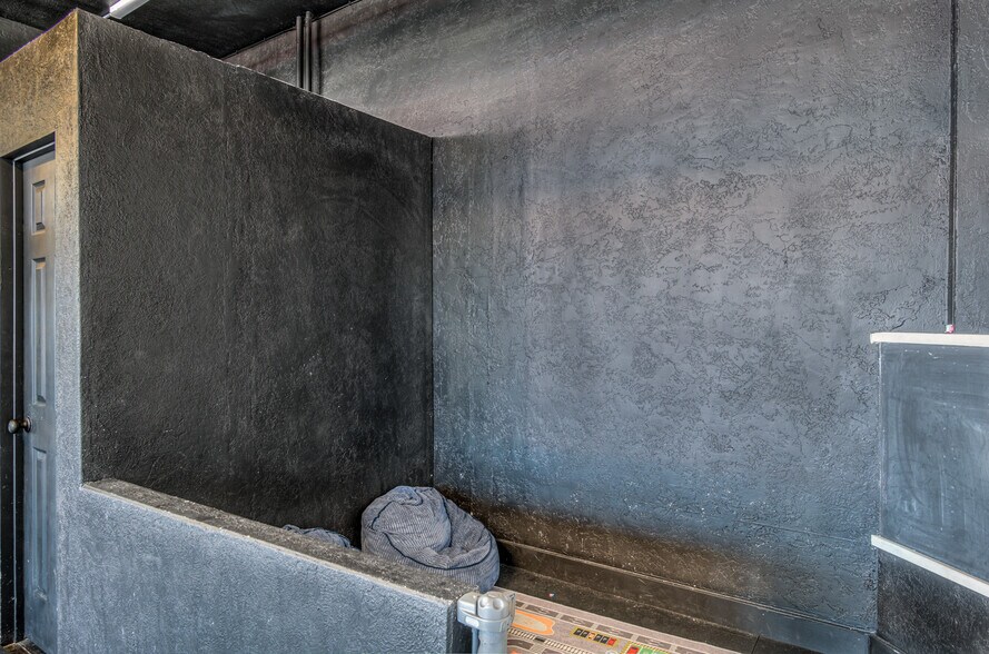 More Photos Of 395 N Main St, Prineville Storefront Retail Residential For Sale