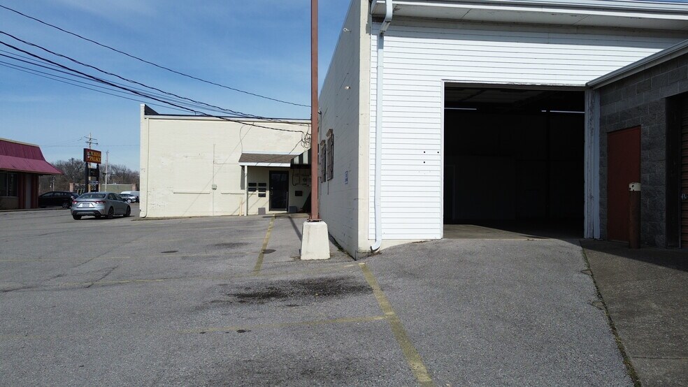More Photos Of 2117 Broadway St, Blue Island General Retail For Lease