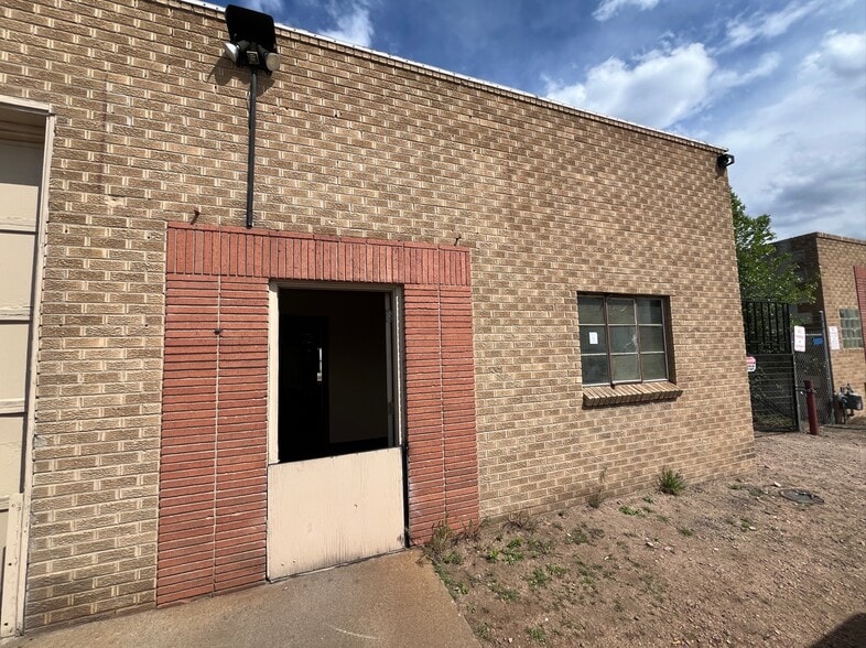 More Photos Of 1940 S Bannock St, Denver Service For Lease