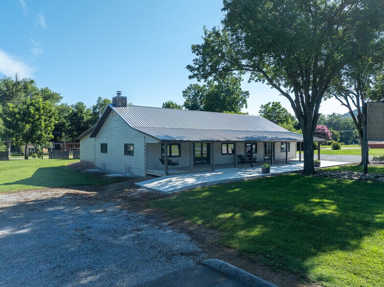 More Photos Of 8123 E Lamar Alexander Pky, Townsend Restaurant For Sale