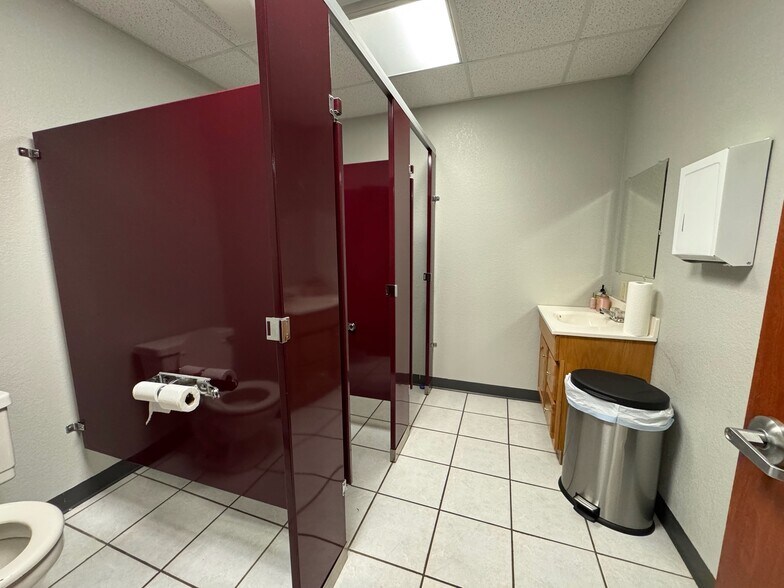 More Photos Of 2303 S Danville Dr, Abilene Office For Lease