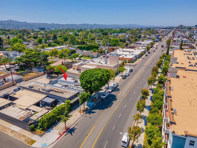 More Photos Of 4708-4710 W Magnolia Blvd., Burbank General Retail For Sale