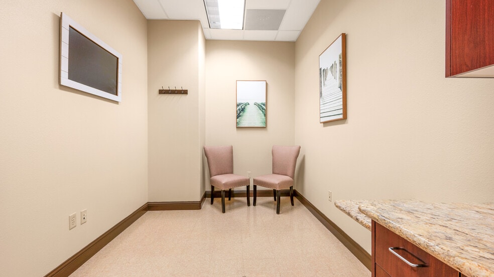 More Photos Of 7206 N Milburn Ave, Fresno Medical For Lease