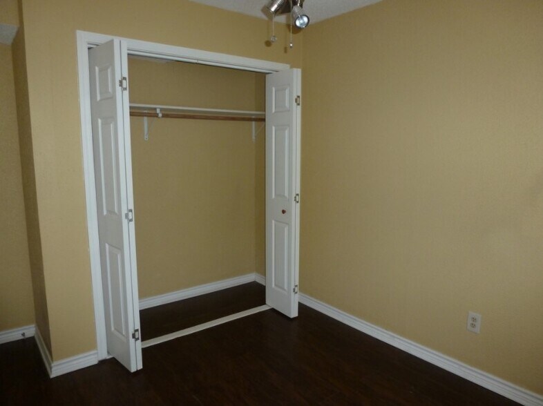 More Photos Of 803-805 Oran Cir, Bryan Apartments For Sale
