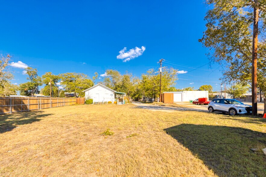 More Photos Of 322 S Main St, Boerne General Retail For Sale