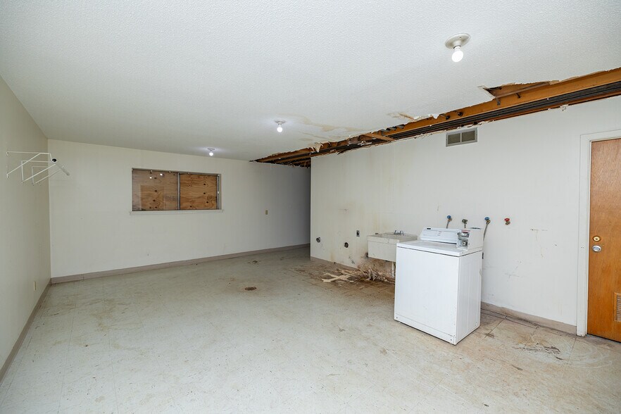 More Photos Of 2520 E Lincoln St, Wichita Apartments For Sale