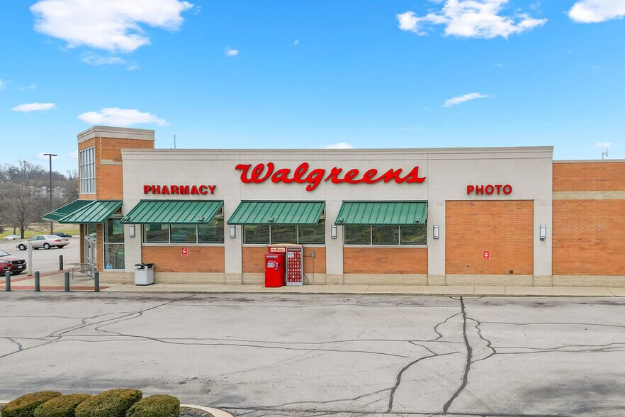 More Photos Of 625 W Pershing Rd, Decatur Drugstore For Sale