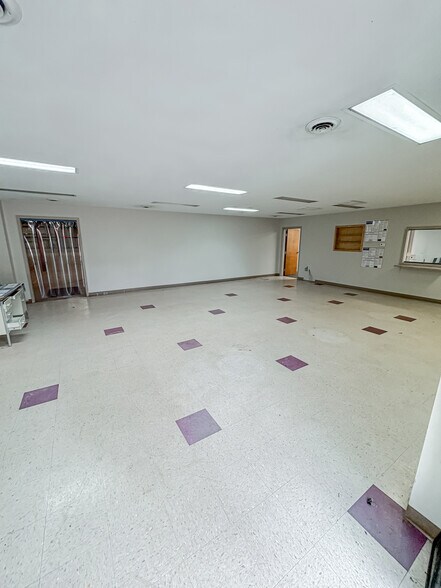 More Photos Of 2362 S Pine St, Spartanburg Service For Lease