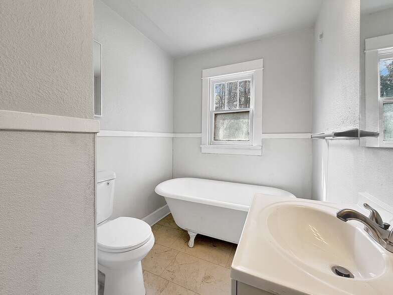 More Photos Of 1818 7th Ave, Lewiston Apartments For Sale