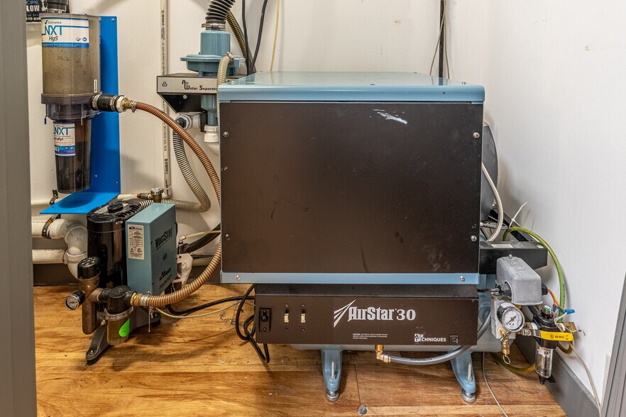 More Photos Of 3000 Woodcreek Dr, Downers Grove Office For Lease