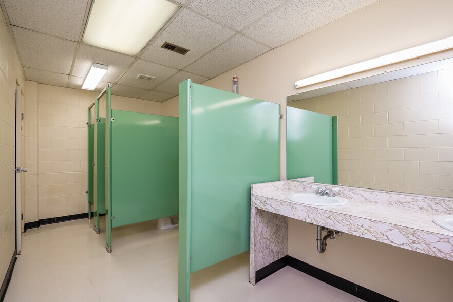 More Photos Of 733 Country Club Dr, Xenia Religious Facility For Sale