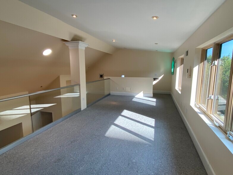 More Photos Of 2150 Alpine Pl, Cincinnati Office Residential For Lease