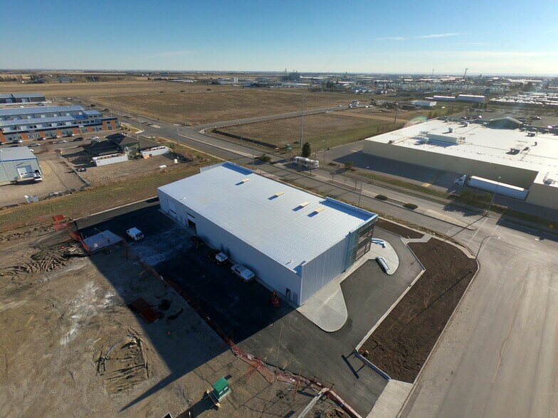 More Photos Of 3233 30 St N, Lethbridge Warehouse For Lease