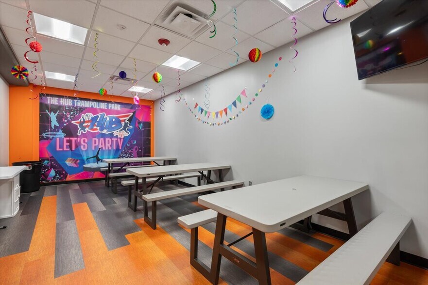 More Photos Of 7 S 4th St, Council Bluffs Health Club For Sale