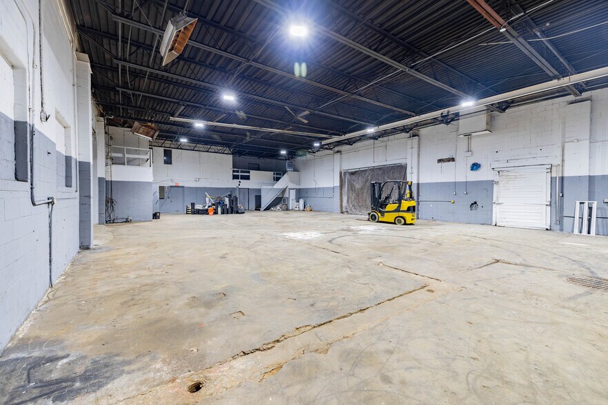 More Photos Of 6773 E Davison St, Detroit Industrial For Sale
