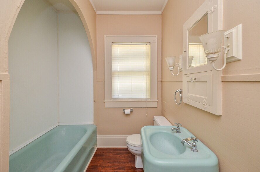More Photos Of 404 W Main St, Bellville Office Residential For Sale