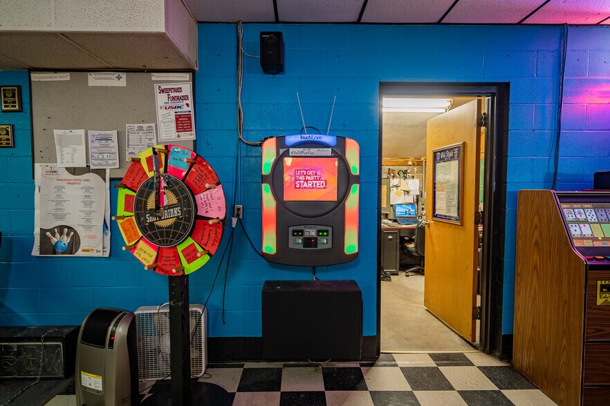 More Photos Of 675 Grant St, Winneconne Bowling Alley For Sale