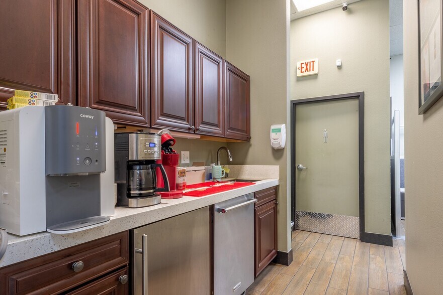 More Photos Of 4427 E Sunset Rd, Henderson Freestanding For Lease