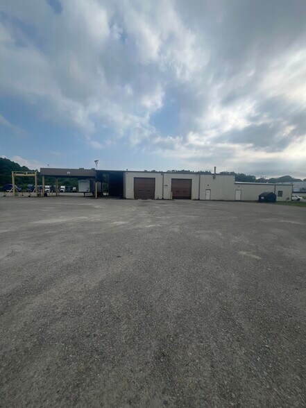 More Photos Of 2250 Industrial Dr, Connellsville Warehouse For Lease
