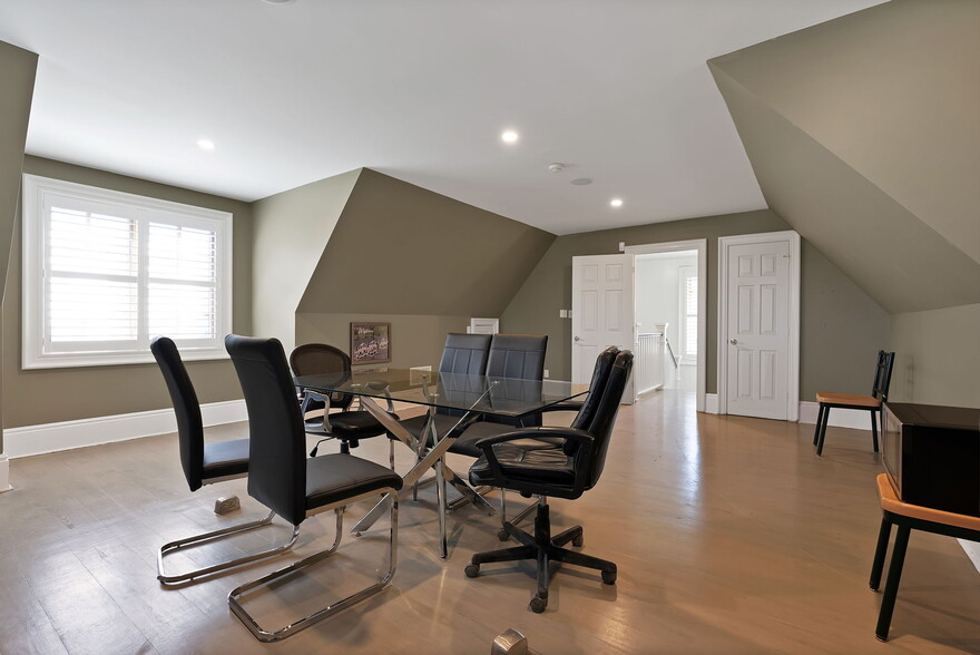 More Photos Of 780 Garden St, Whitby Office Residential For Sale