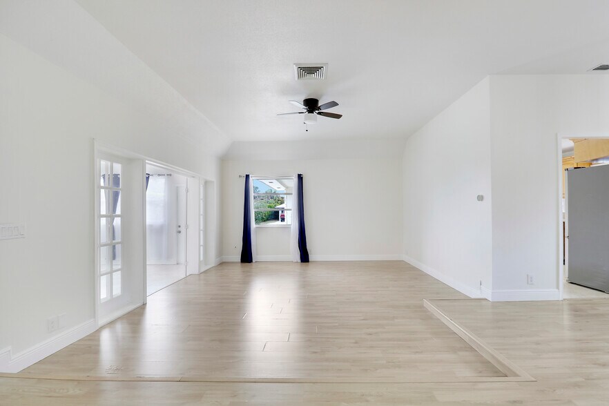 More Photos Of 1426 N Federal Hwy, Lake Worth Beach Office Residential For Lease