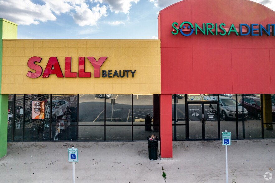 More Photos Of 13909 Nacogdoches Rd, San Antonio Unknown For Lease